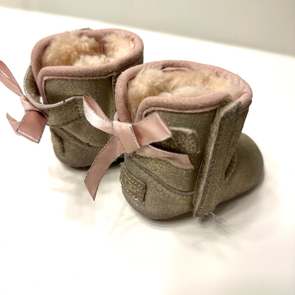 UGG Baby Girl Jesse Bow booties Brand New Size 3-6 months